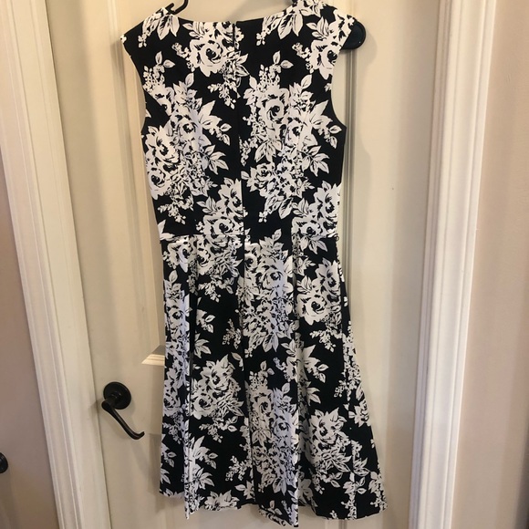 White House Black Market dress, size 2. - Picture 2 of 5